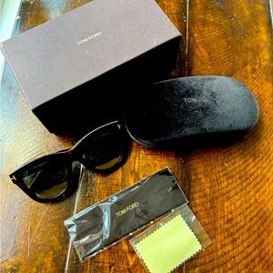 Excellent condition Tom Ford Julie Sunglasses with original packaging